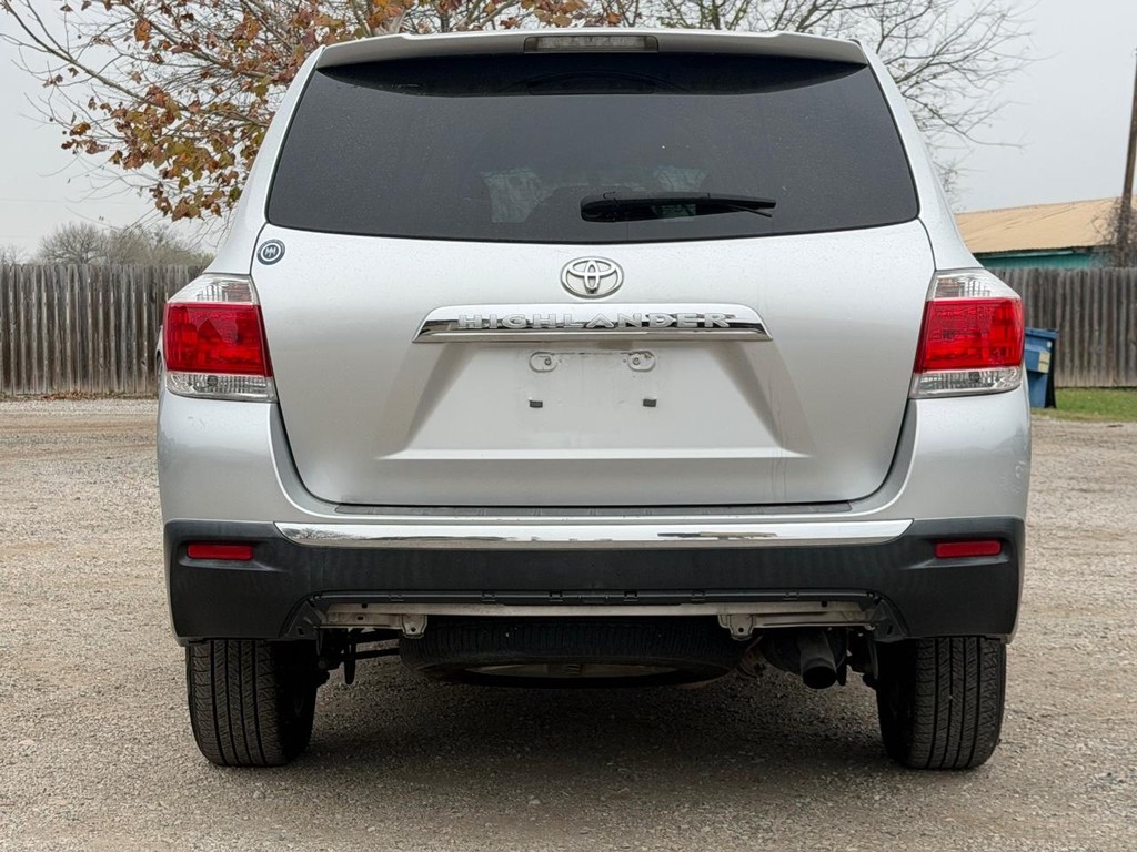 Toyota Highlander Vehicle Full-screen Gallery Image 4