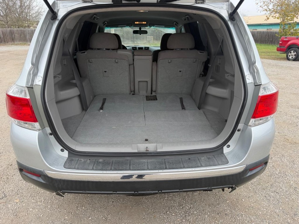 Toyota Highlander Vehicle Full-screen Gallery Image 5