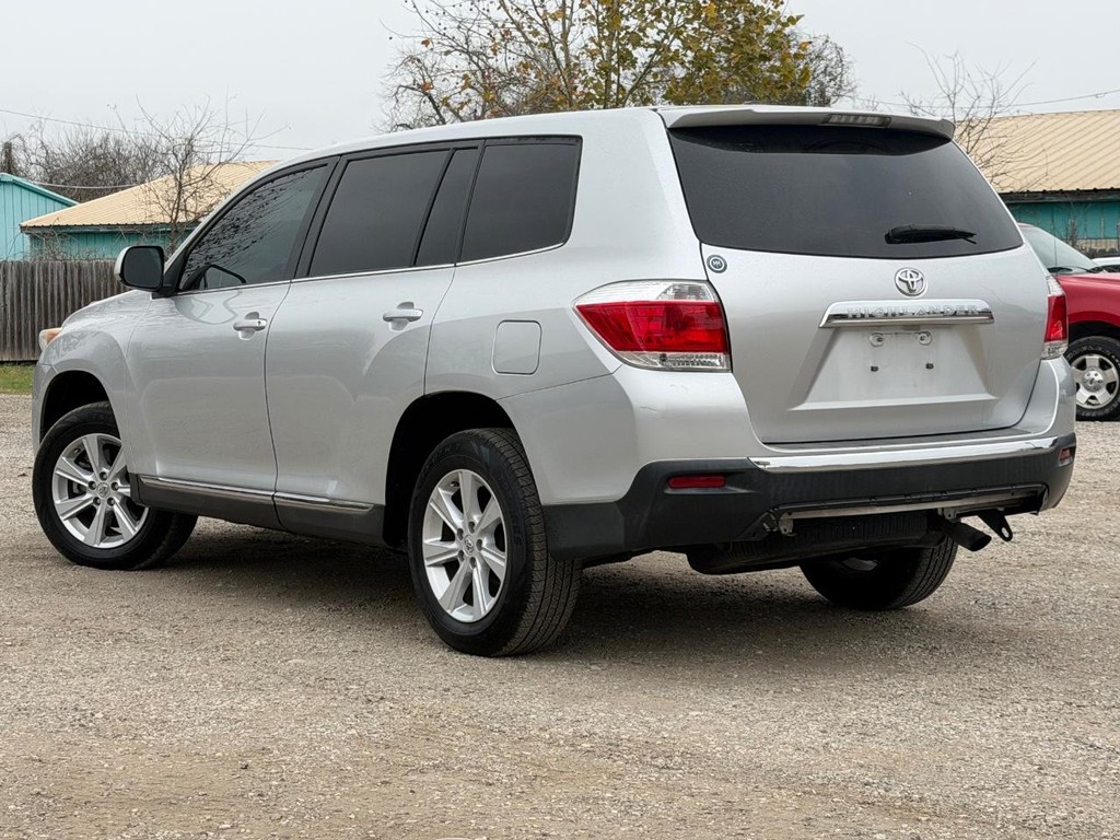 Toyota Highlander Vehicle Full-screen Gallery Image 6