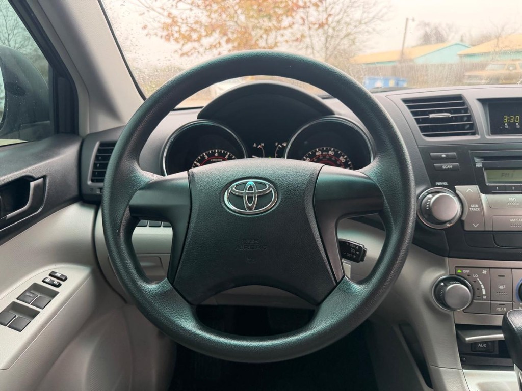 Toyota Highlander Vehicle Full-screen Gallery Image 14