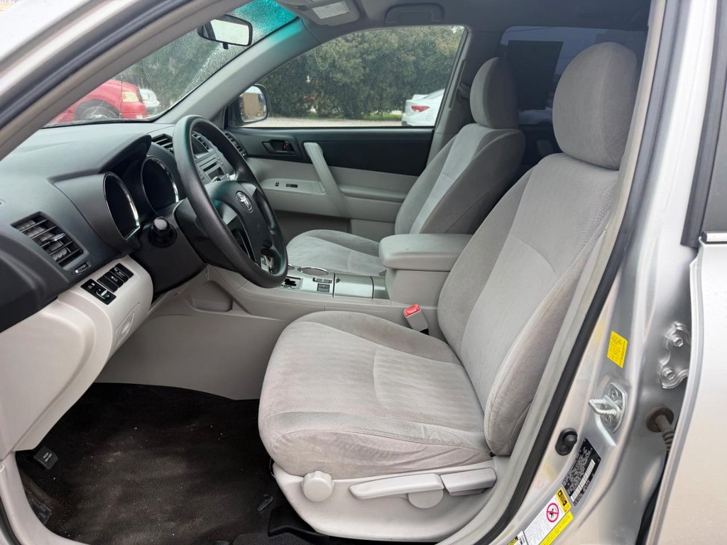 Toyota Highlander Vehicle Full-screen Gallery Image 18