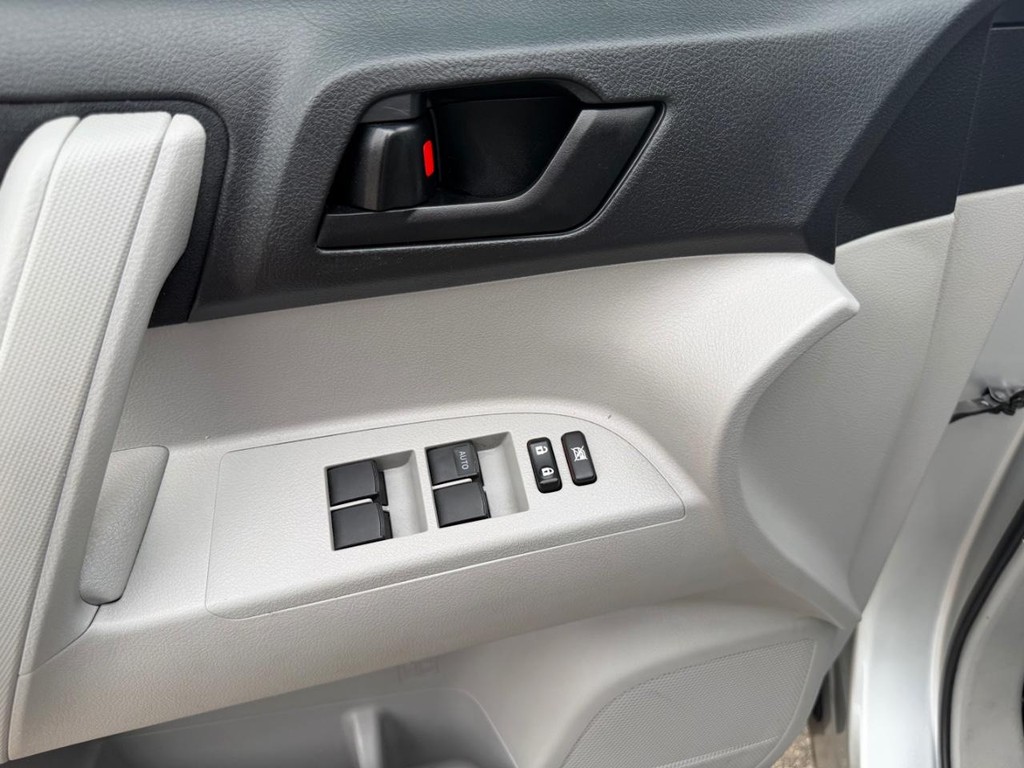 Toyota Highlander Vehicle Full-screen Gallery Image 20