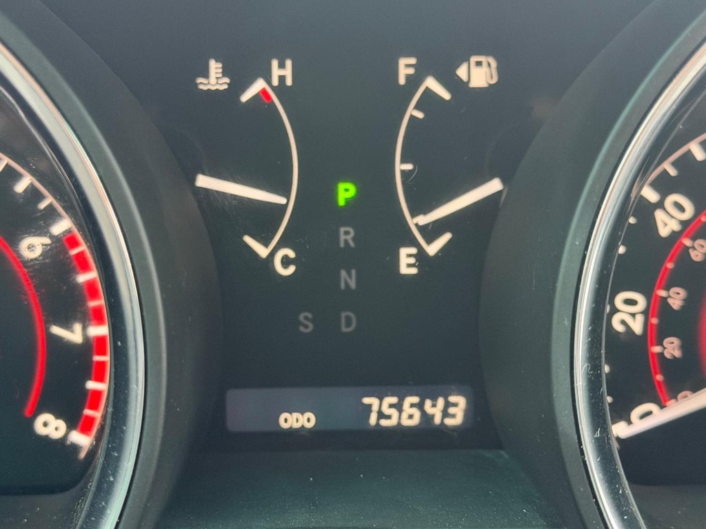 Toyota Highlander Vehicle Full-screen Gallery Image 21