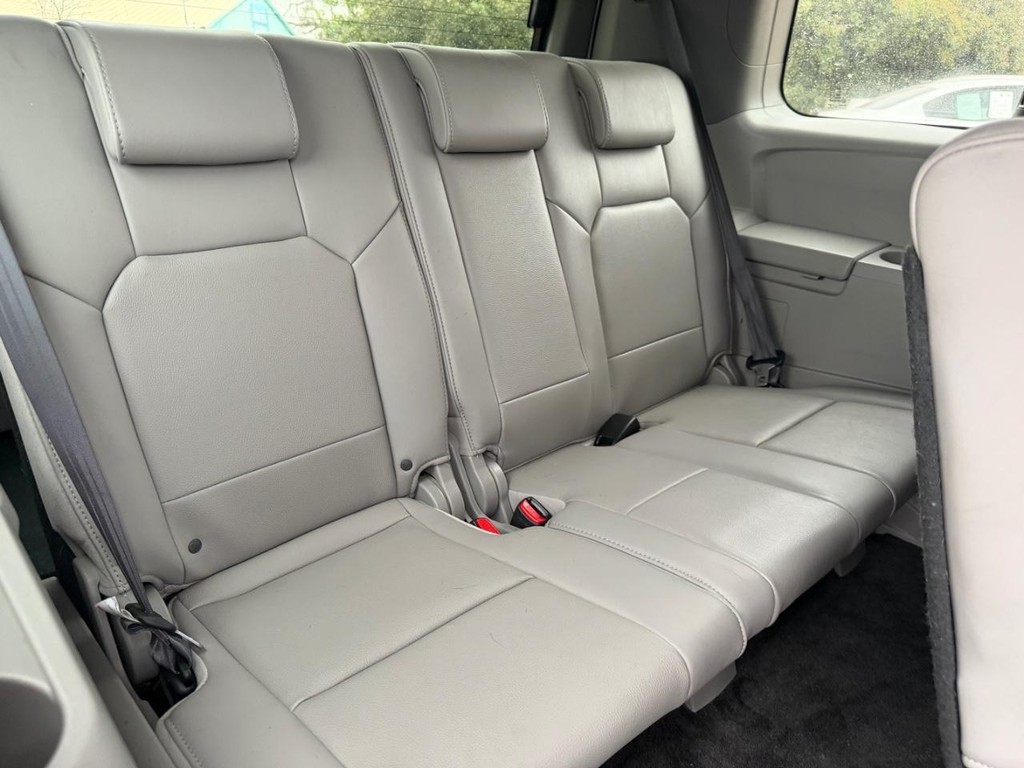 Honda Pilot Vehicle Full-screen Gallery Image 11