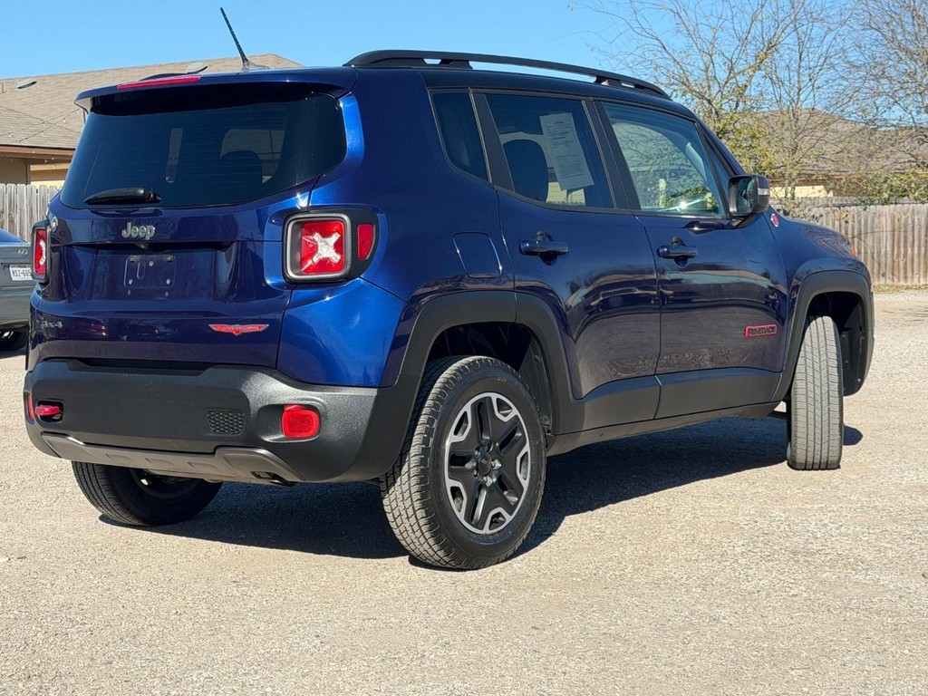 Jeep Renegade Vehicle Full-screen Gallery Image 03