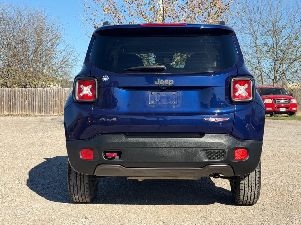 Jeep Renegade Vehicle Full-screen Gallery Image 04