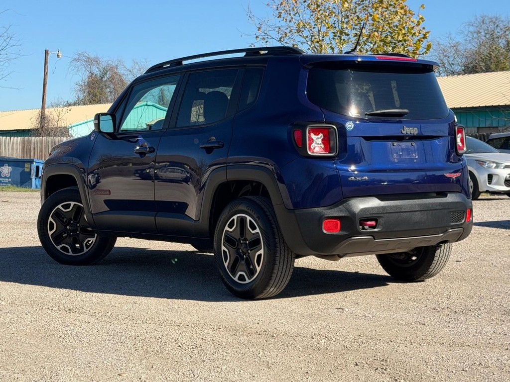 Jeep Renegade Vehicle Full-screen Gallery Image 06