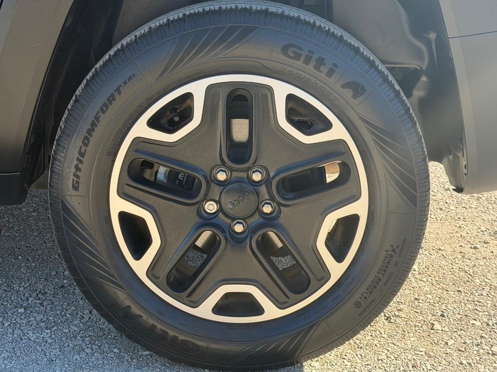 Jeep Renegade Vehicle Full-screen Gallery Image 07