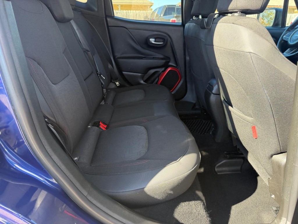 Jeep Renegade Vehicle Full-screen Gallery Image 11