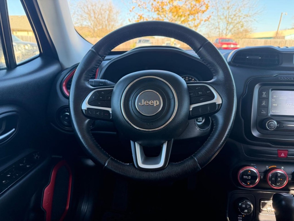 Jeep Renegade Vehicle Full-screen Gallery Image 13