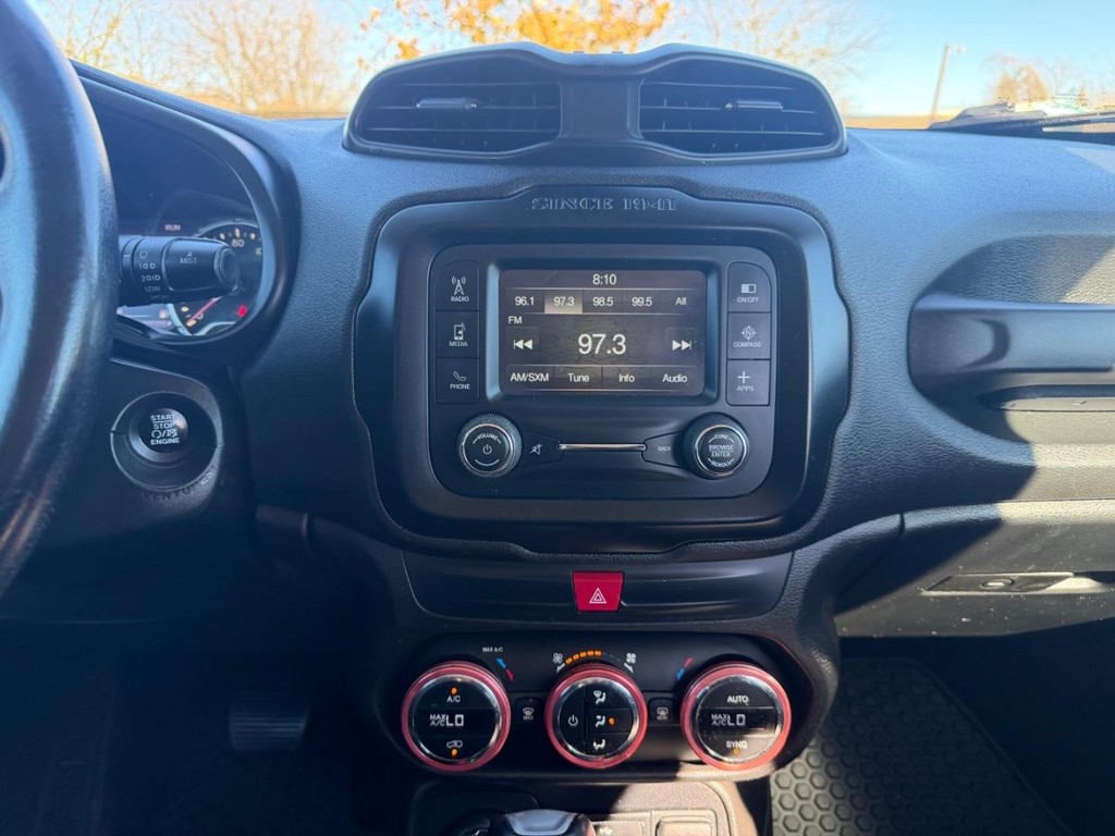 Jeep Renegade Vehicle Full-screen Gallery Image 14