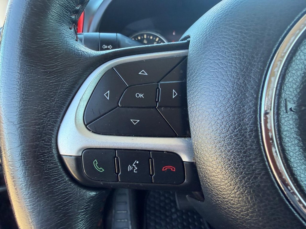 Jeep Renegade Vehicle Full-screen Gallery Image 21