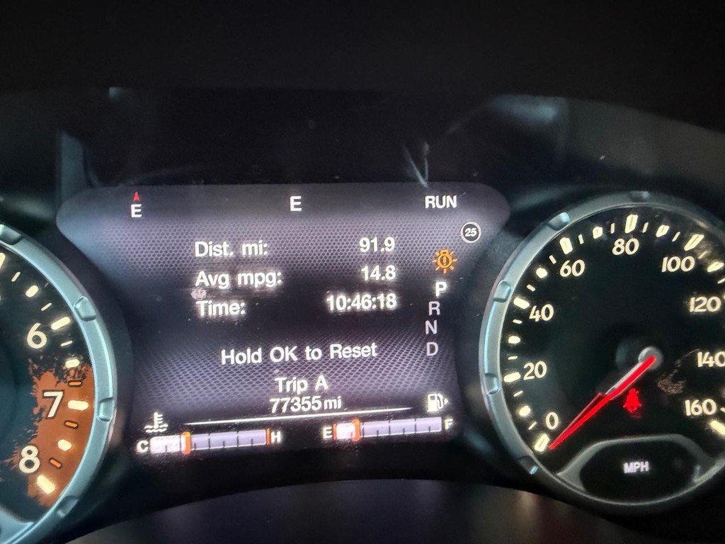 Jeep Renegade Vehicle Full-screen Gallery Image 23