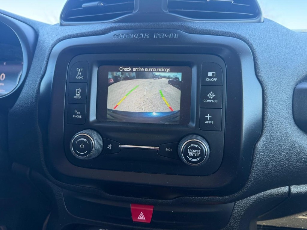 Jeep Renegade Vehicle Full-screen Gallery Image 25