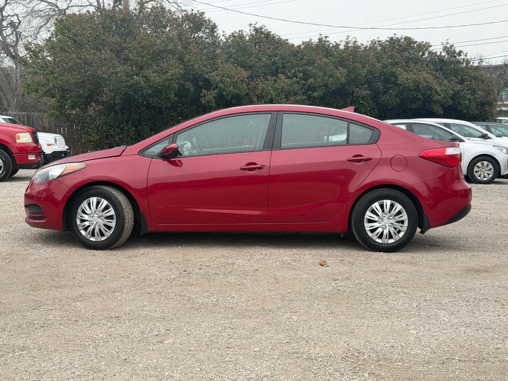 Kia Forte Vehicle Full-screen Gallery Image 8