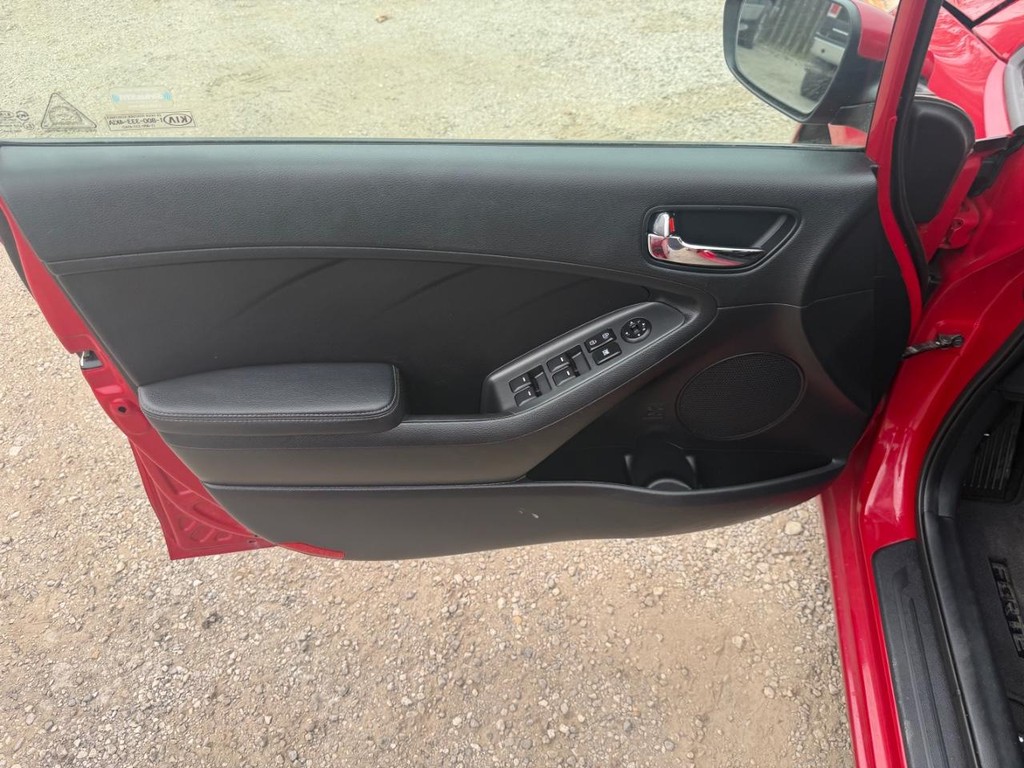 Kia Forte Vehicle Full-screen Gallery Image 17