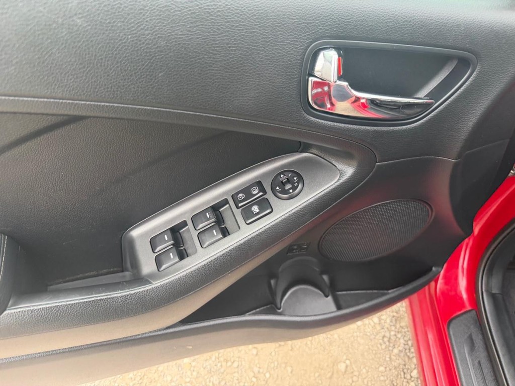 Kia Forte Vehicle Full-screen Gallery Image 18