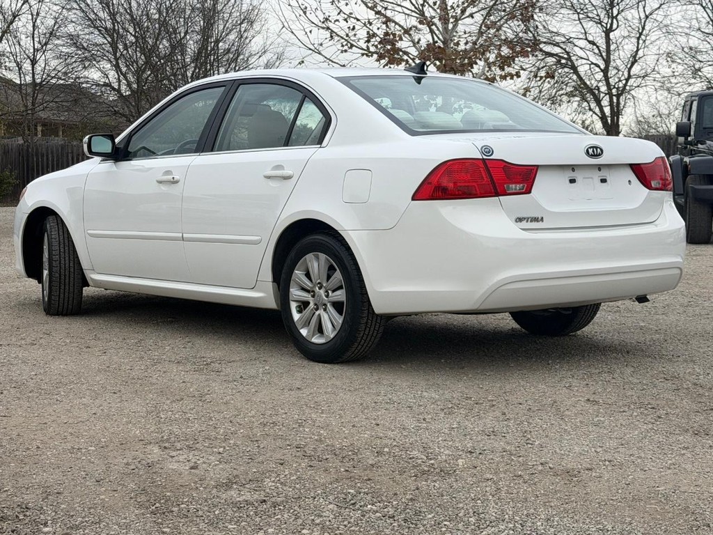 Kia Optima Vehicle Full-screen Gallery Image 06