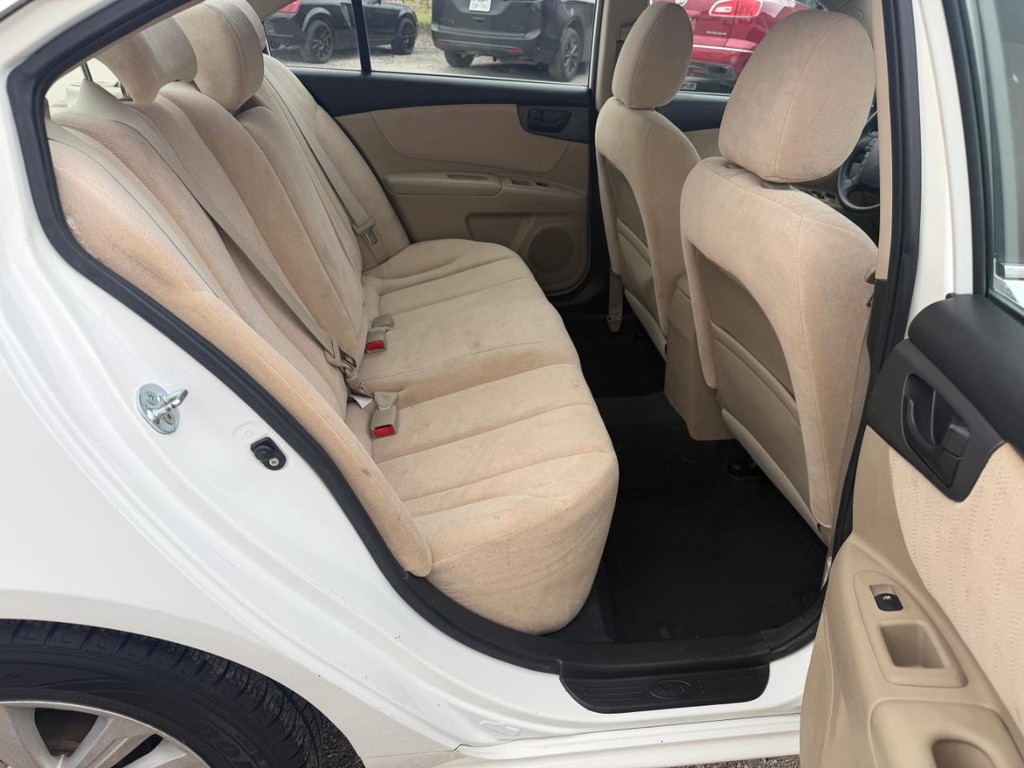 Kia Optima Vehicle Full-screen Gallery Image 10