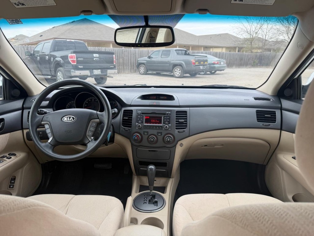 Kia Optima Vehicle Full-screen Gallery Image 11