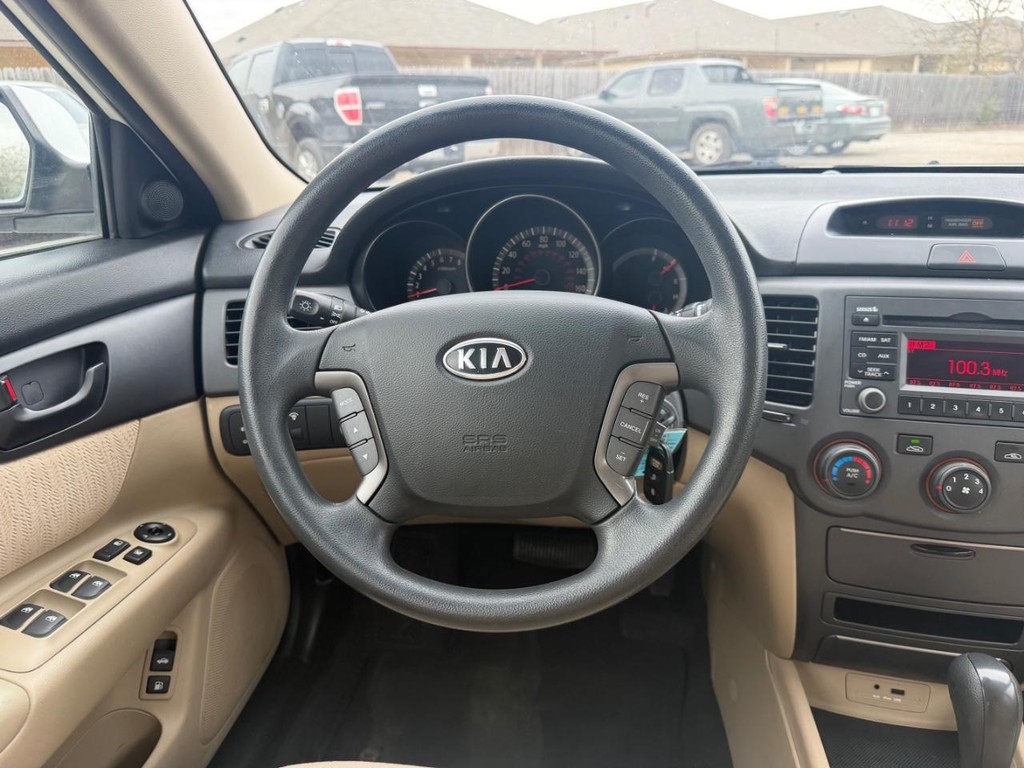 Kia Optima Vehicle Full-screen Gallery Image 12