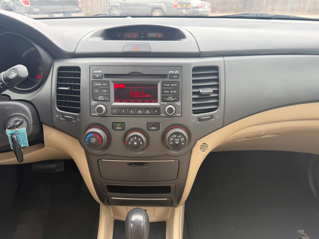 Kia Optima Vehicle Full-screen Gallery Image 13