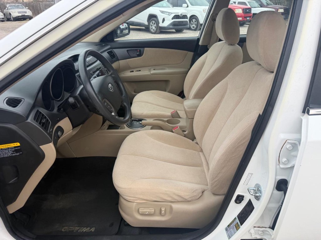 Kia Optima Vehicle Full-screen Gallery Image 16