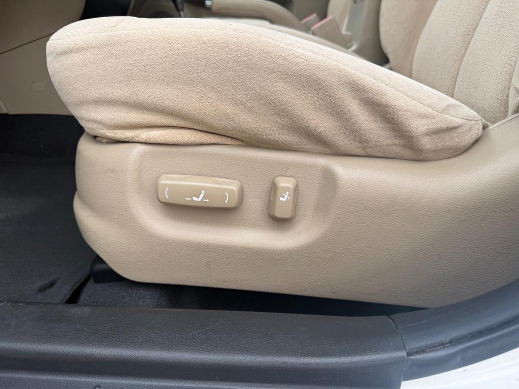 Kia Optima Vehicle Full-screen Gallery Image 17