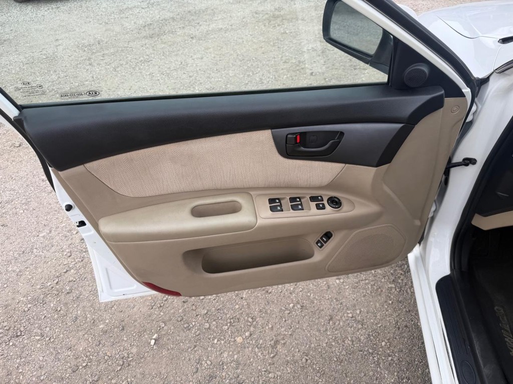 Kia Optima Vehicle Full-screen Gallery Image 18