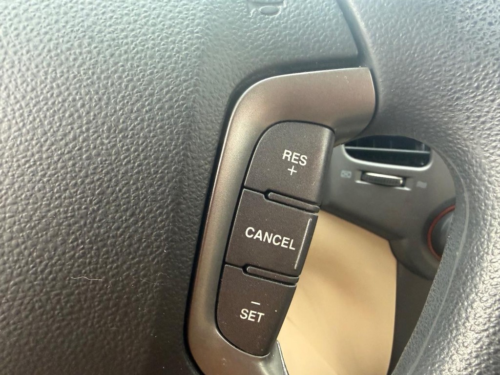 Kia Optima Vehicle Full-screen Gallery Image 21