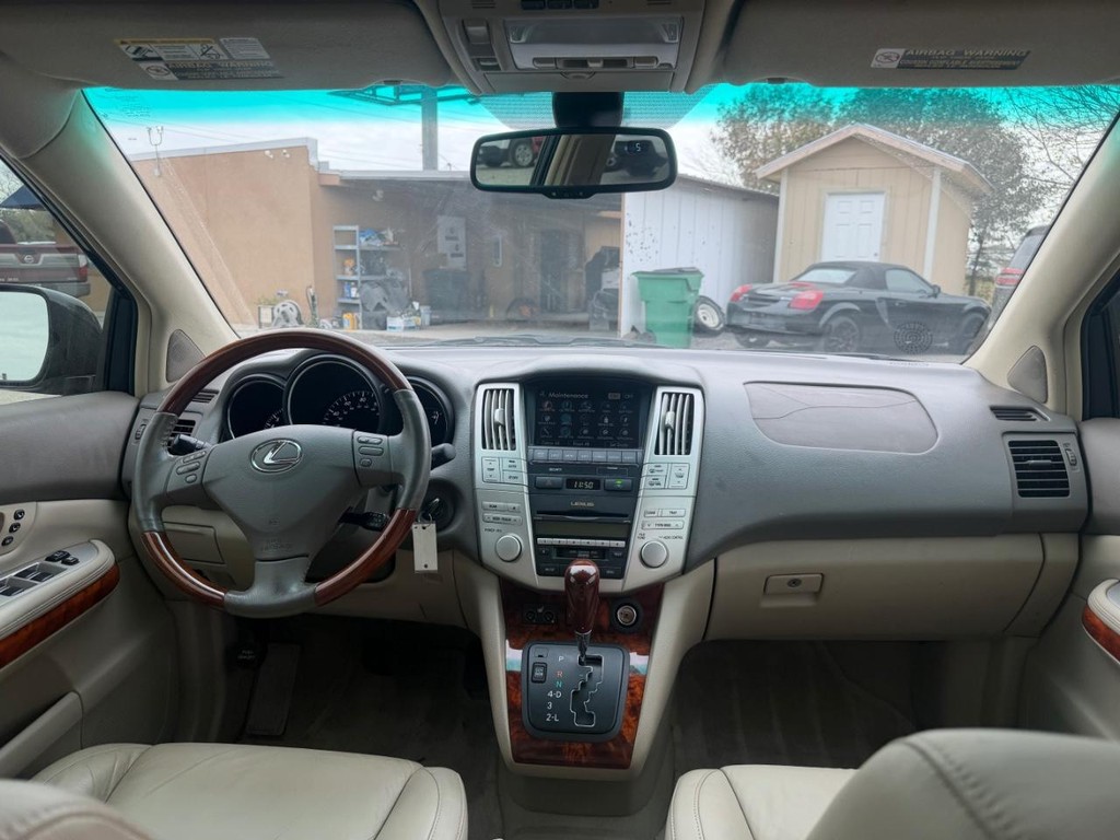 Lexus RX 350 Vehicle Full-screen Gallery Image 12