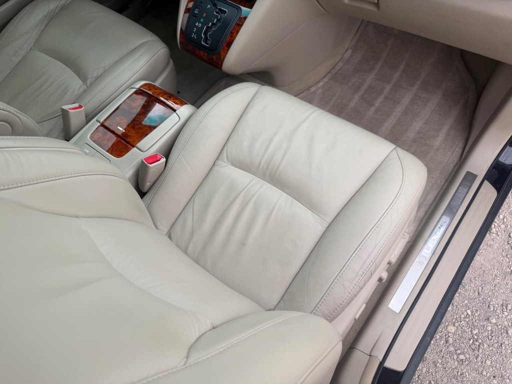 Lexus RX 350 Vehicle Full-screen Gallery Image 15