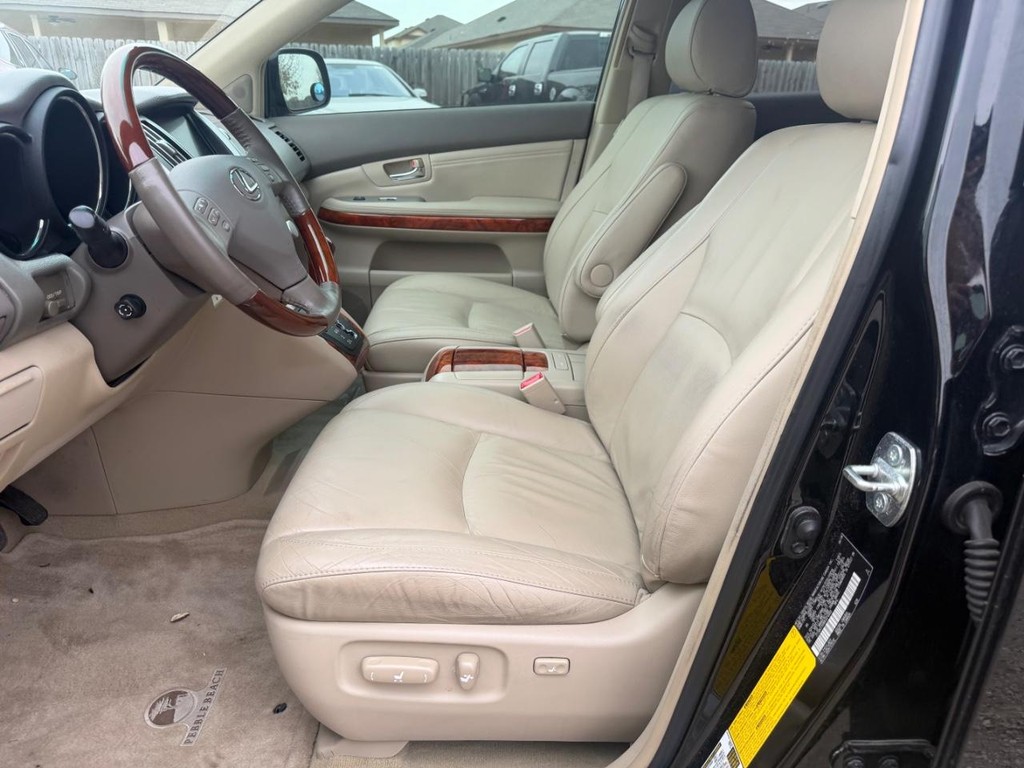 Lexus RX 350 Vehicle Full-screen Gallery Image 17