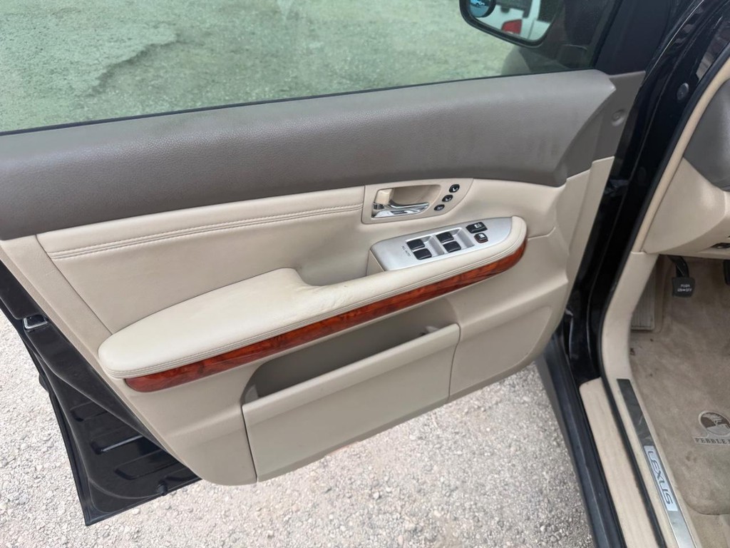 Lexus RX 350 Vehicle Full-screen Gallery Image 19