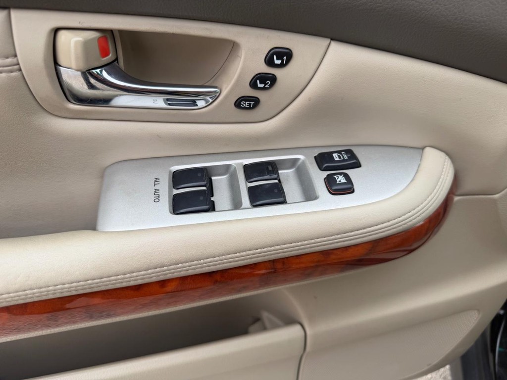 Lexus RX 350 Vehicle Full-screen Gallery Image 20