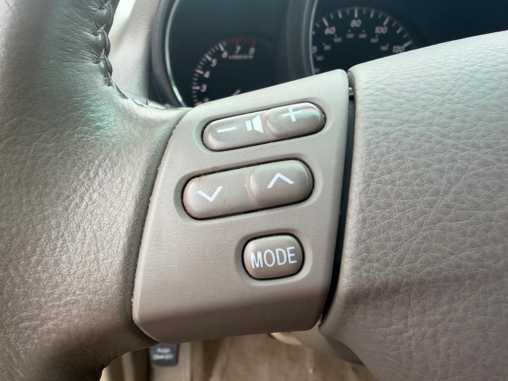 Lexus RX 350 Vehicle Full-screen Gallery Image 21