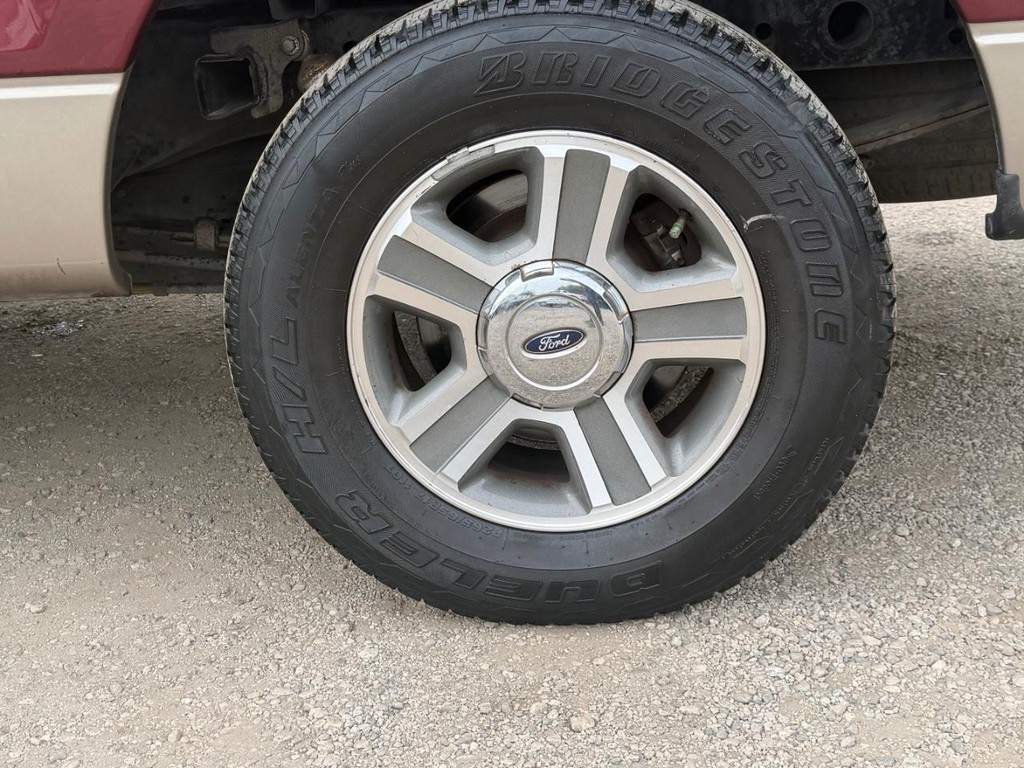 Ford F-150 Vehicle Full-screen Gallery Image 6