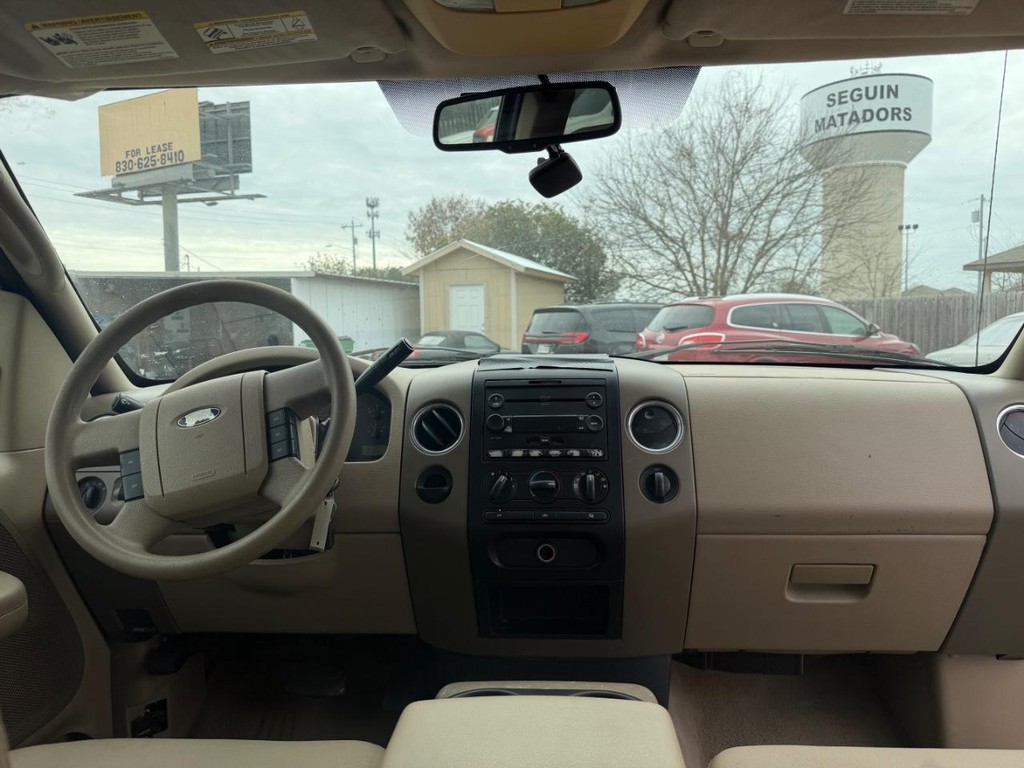 Ford F-150 Vehicle Full-screen Gallery Image 11