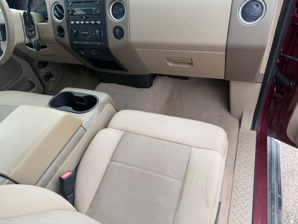 Ford F-150 Vehicle Full-screen Gallery Image 13