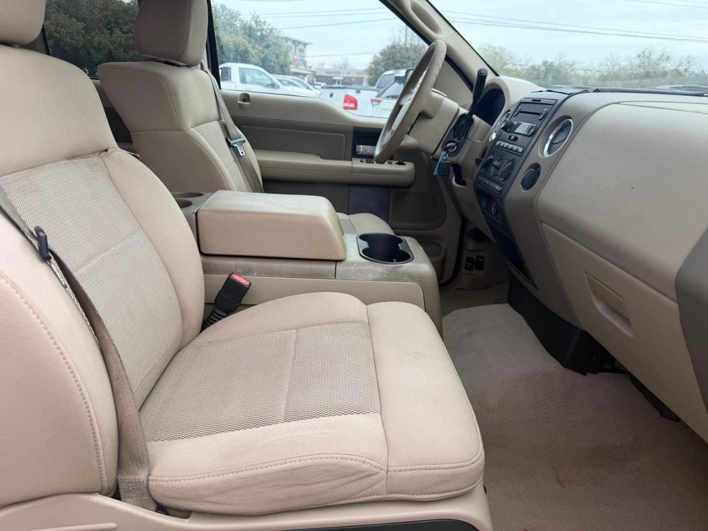 Ford F-150 Vehicle Full-screen Gallery Image 14