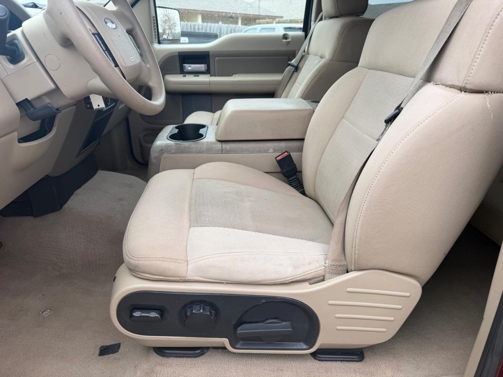 Ford F-150 Vehicle Full-screen Gallery Image 15