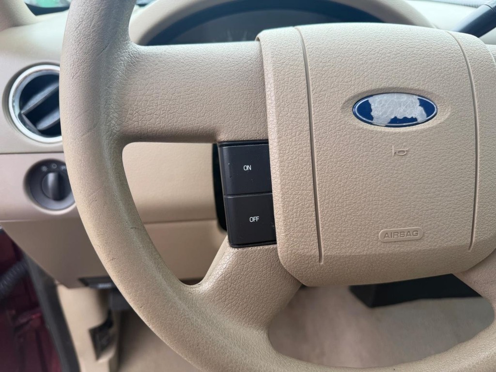 Ford F-150 Vehicle Full-screen Gallery Image 19