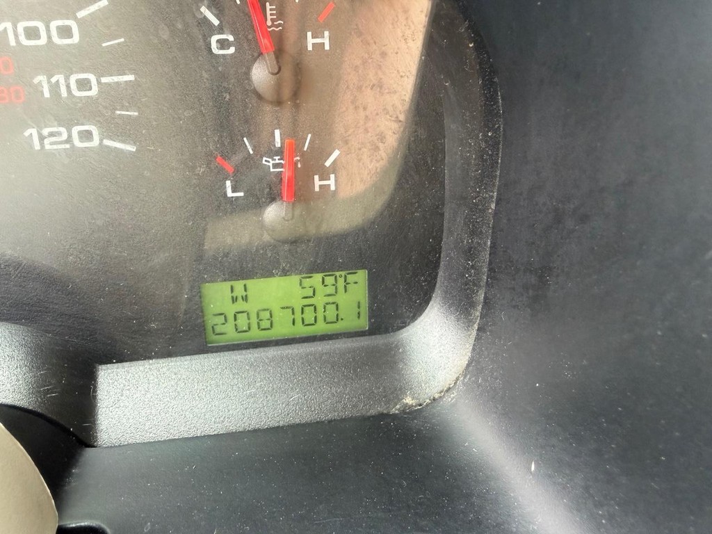 Ford F-150 Vehicle Full-screen Gallery Image 21