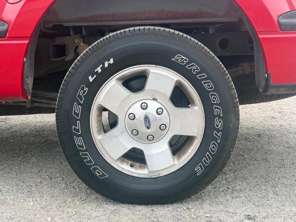 Ford F-150 Vehicle Full-screen Gallery Image 6