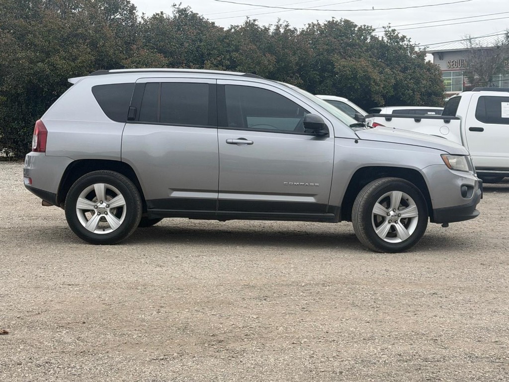 Jeep Compass Vehicle Full-screen Gallery Image 2