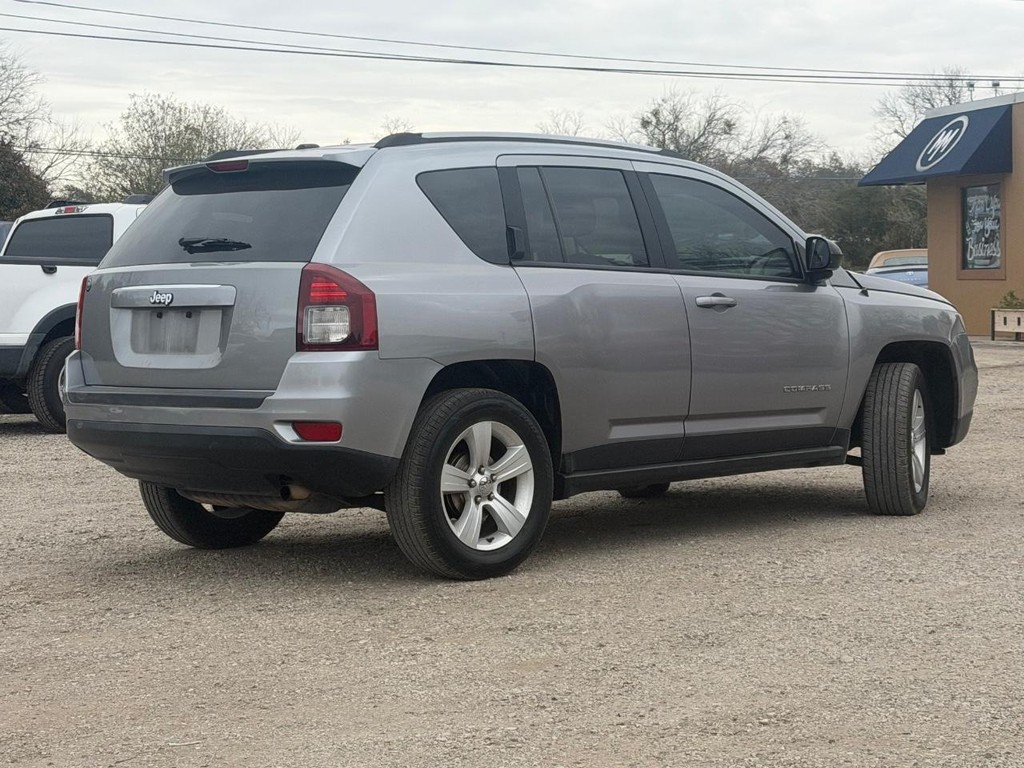 Jeep Compass Vehicle Full-screen Gallery Image 3