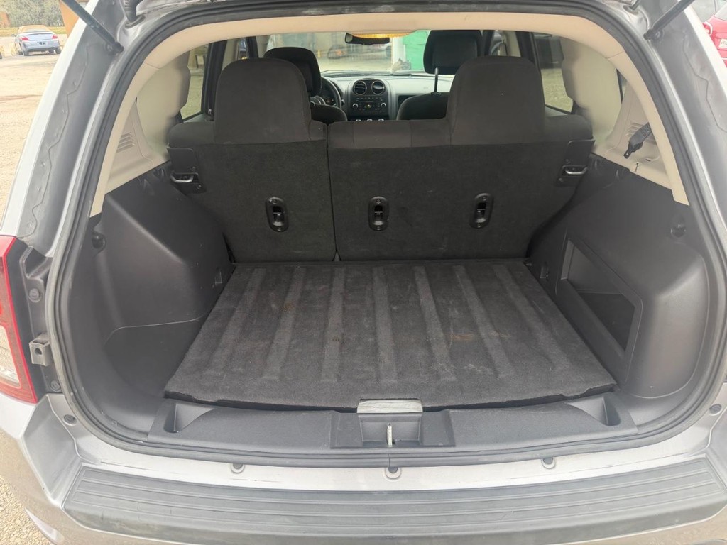 Jeep Compass Vehicle Full-screen Gallery Image 5