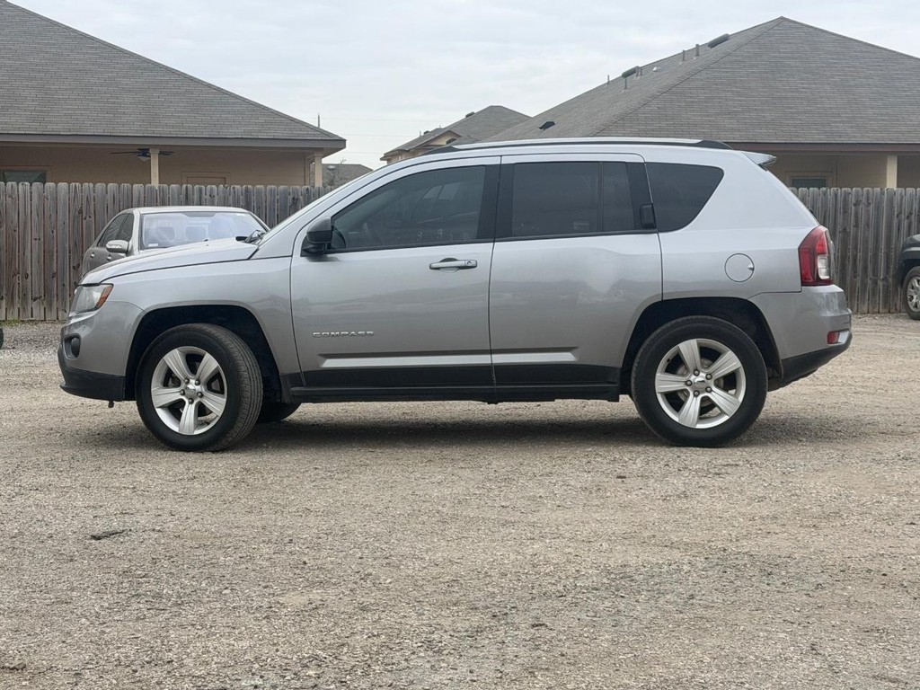 Jeep Compass Vehicle Full-screen Gallery Image 8