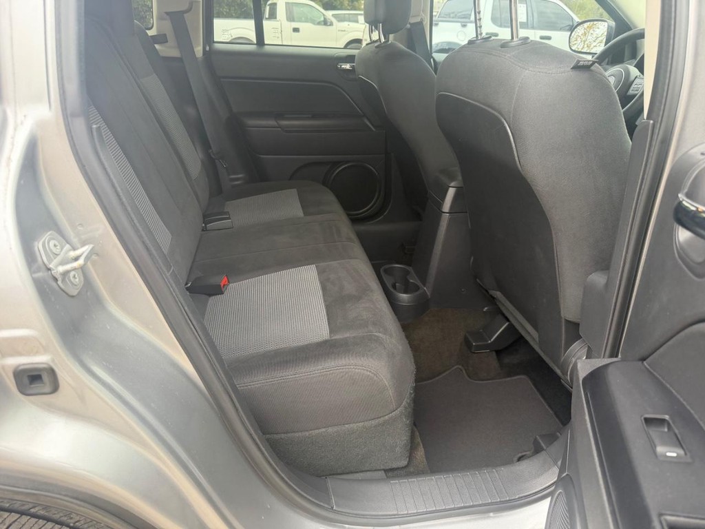 Jeep Compass Vehicle Full-screen Gallery Image 11