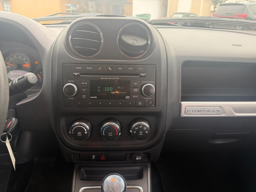 Jeep Compass Vehicle Full-screen Gallery Image 14